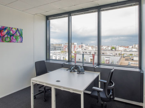 Office: Parc des Couronnes, Le V, Courbevoie, 92400