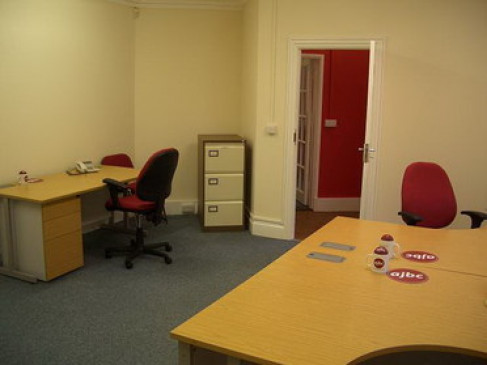 Office: Crossways Business Centre, Ascot, SL5