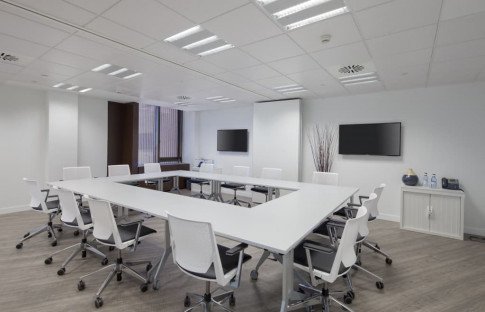 Office: Cuzco, Plantas 18 y 19, Madrid, 28046