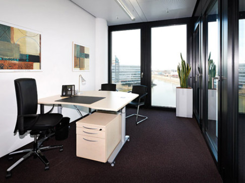 Office: Hafenspitze Medienhafen, Speditionstrasse 21, Dusseldorf, 40221