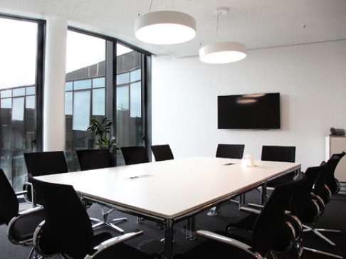 Office: Koe-Bogen, 5th floor, Dusseldorf, 40212