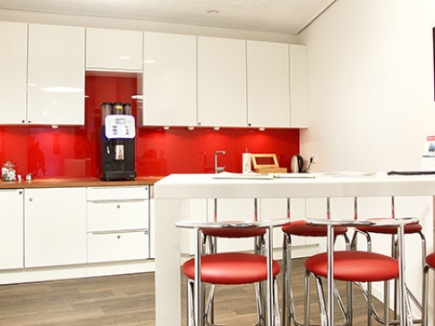 Office: Koe-Bogen, 5th floor, Dusseldorf, 40212