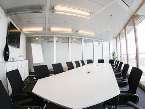 Office: Stadttor Medienhafen, 17th floor, Dusseldorf, 40219