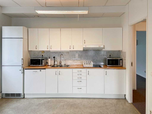 Office: Fagerstagatan 58 Sp&aring;nga, Stockholm, 16353