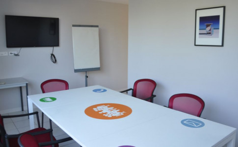Office: Fréjus, Immeuble Center Azur, Puget Sur Argens, 83480