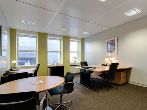 Office: An der Messe, 20th Floor, Frankfurt, 60327