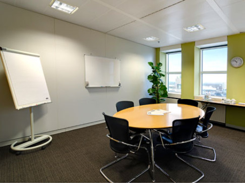 Office: An der Messe, 20th Floor, Frankfurt, 60327