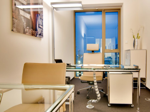 Office: Tower 185, Friedrich-Ebert-Anlage, Frankfurt, 60327