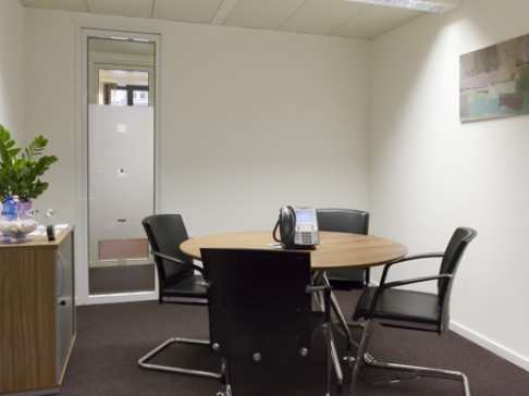 Office: Rue du Rhone, Geneva, CH-1204