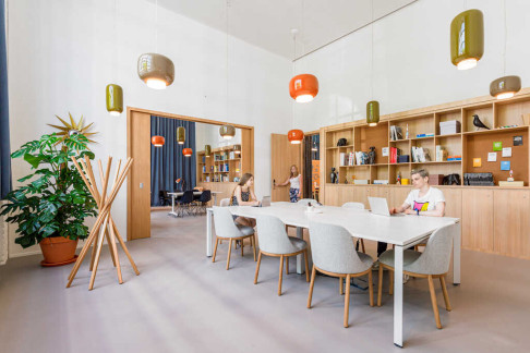 Office: V&aacute;ci &uacute;t 47 E, Budapest, 1134