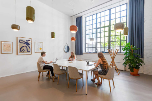 Office: V&aacute;ci &uacute;t 47 E, Budapest, 1134