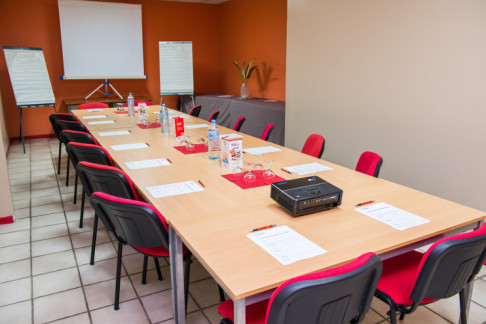 Office: Guadeloupe, Bid de Houelbourg, Baie-Mahault, 97122