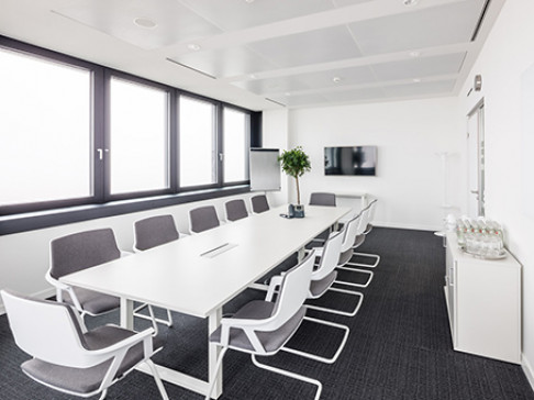 Office: Mundsburg Tower, 15th and 16th floor, Hamburg, 22083