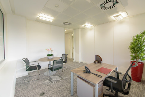 Office: Holland Street, Niddry Lodge, London, W8 7JB