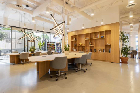 Office: 1800 North Vine Street, Los Angeles, CA 90028