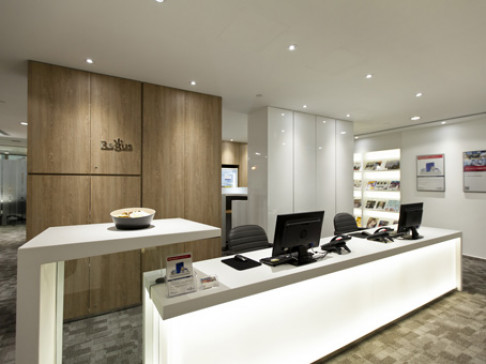 Office: QRC, 7/F, Low Block, Grand Millennium Plaza, Hong Kong