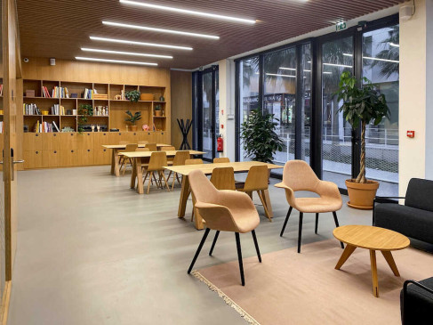 Office: 143 boulevard Ren&eacute; Cassin, Nice, 06200