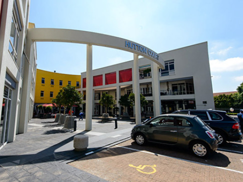 Office: Hyde Park, Hutton Court North, Johannesburg