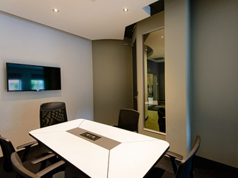 Office: Hyde Park, Hutton Court North, Johannesburg