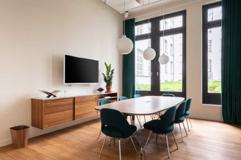 Office: Knesebeckstrasse 62, Berlin, 10719