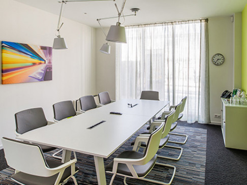 Office: Gare SNCF, Place du 8 Mai 1945, Le Mans, 72000