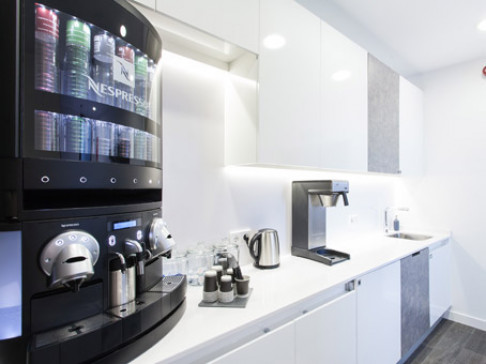 Office: Avenida America, Martinez Villergas Business Park, Madrid, 28027