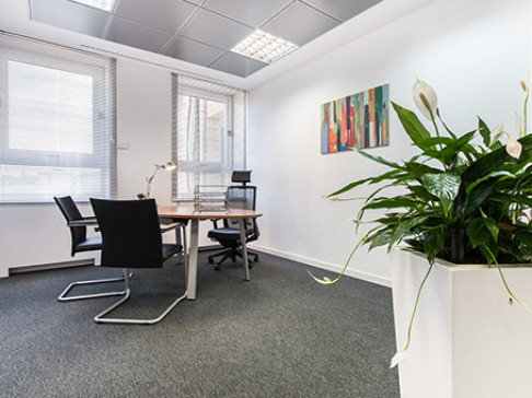 Office: Colon, Paseo de la Castellana 18, Madrid, 28046