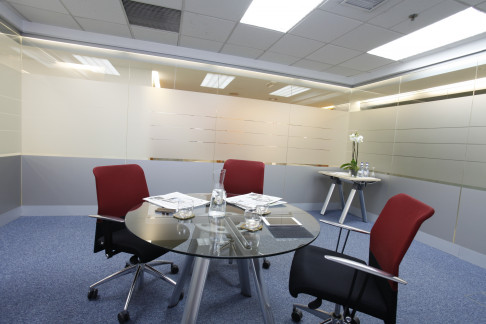 Office: Moraleja, Calle Calendula, Madrid, 28109