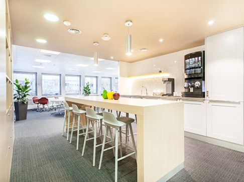 Office: Nuevos Ministerios, Orense 4, Madrid, 28020