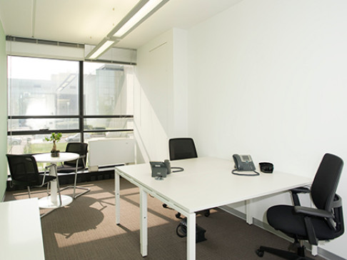 Office: ofiori, o Fiori, Street 6, Milan, 20090