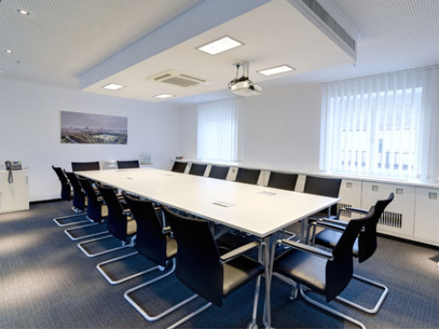 Office: Fuenf Hoefe, 8th Floor, Munich, 80333