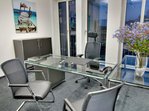 Office: Nymphenburger Hofe, Nymphenburger Strasse, Munich, 80335