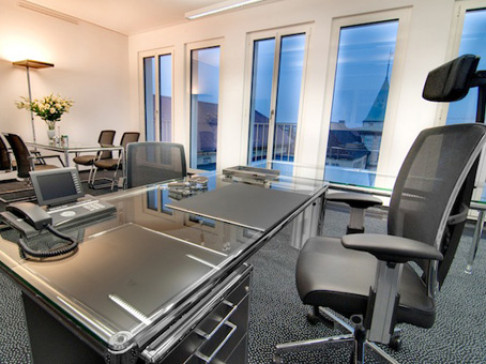 Office: Nymphenburger Hofe, Nymphenburger Strasse, Munich, 80335
