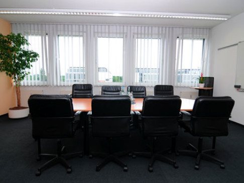 Office: Unterf, Feringastrasse 6, Munich, 85774
