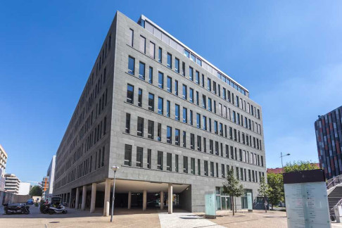 Office: Karolinsk&aacute; 654/2, Prague, 18600