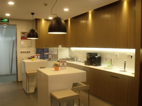 Office: Life, 18 F, Life Tower, Ningbo, 315010