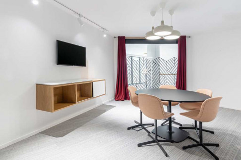 Office: Mlynsk&eacute; Nivy 5, Bratislava, 821 09