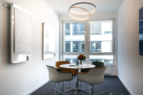 Office: Leipziger Pl. 15, Berlin, 10117
