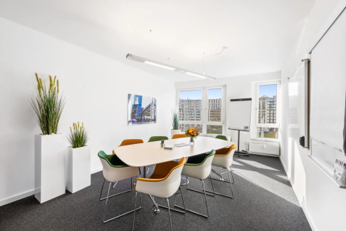 Office: Leipziger Pl. 15, Berlin, 10117