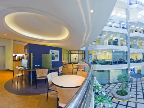 Office: Ontario, Davisville Centre, Commercial Building, Toronto, M4S 3E2