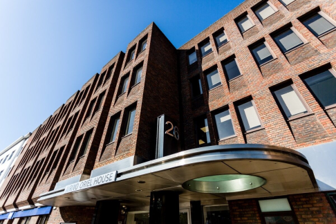 Office: Oriel House, The Quadrant, London, TW9 1DL