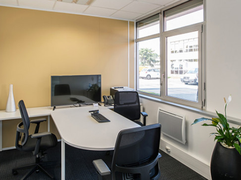 Office: tech, tech zone, Building 516, Orly, 94390