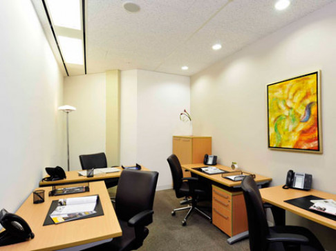 Office: Kokusai, 31/F Kokusai Building, Osaka, 541-0052