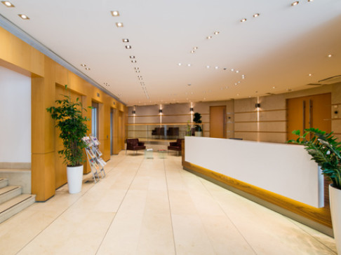 Office: Arc de Triomphe, 54/56 avenue Hoche, Paris, 75008