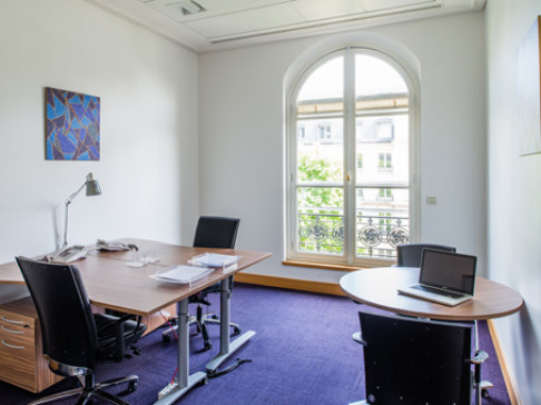 Office: Arc de Triomphe, 54/56 avenue Hoche, Paris, 75008