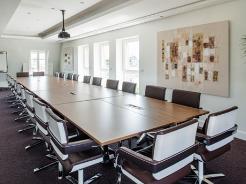 Office: Arc de Triomphe, 54/56 avenue Hoche, Paris, 75008