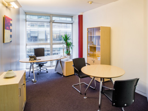 Office: Etoile, Rue Balzac, Paris, 75008