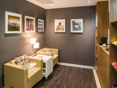 Office: Faubourg St Honor, rue du Faubourg, Paris, 75008