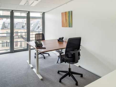 Office: Foch, 5th Floor, Paris, 75116