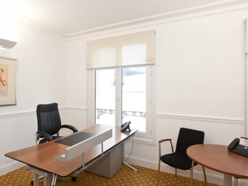 Office: George V, 27/29 rue Bassano, Paris, 75008